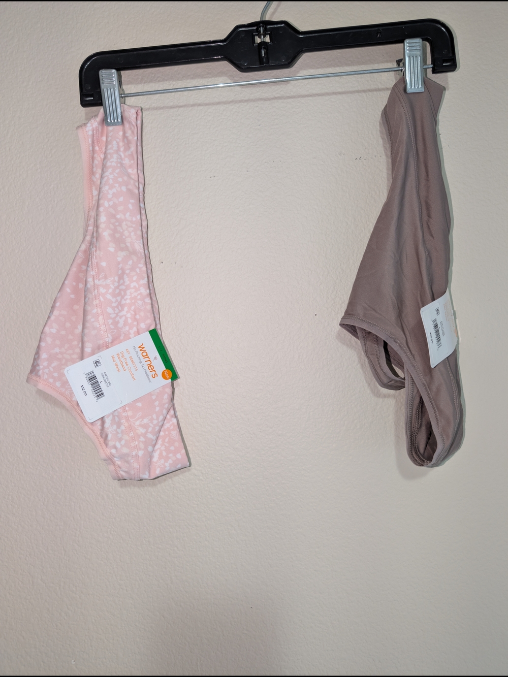 NWT 2 Pairs Warner's Comfort Thongs Size Large